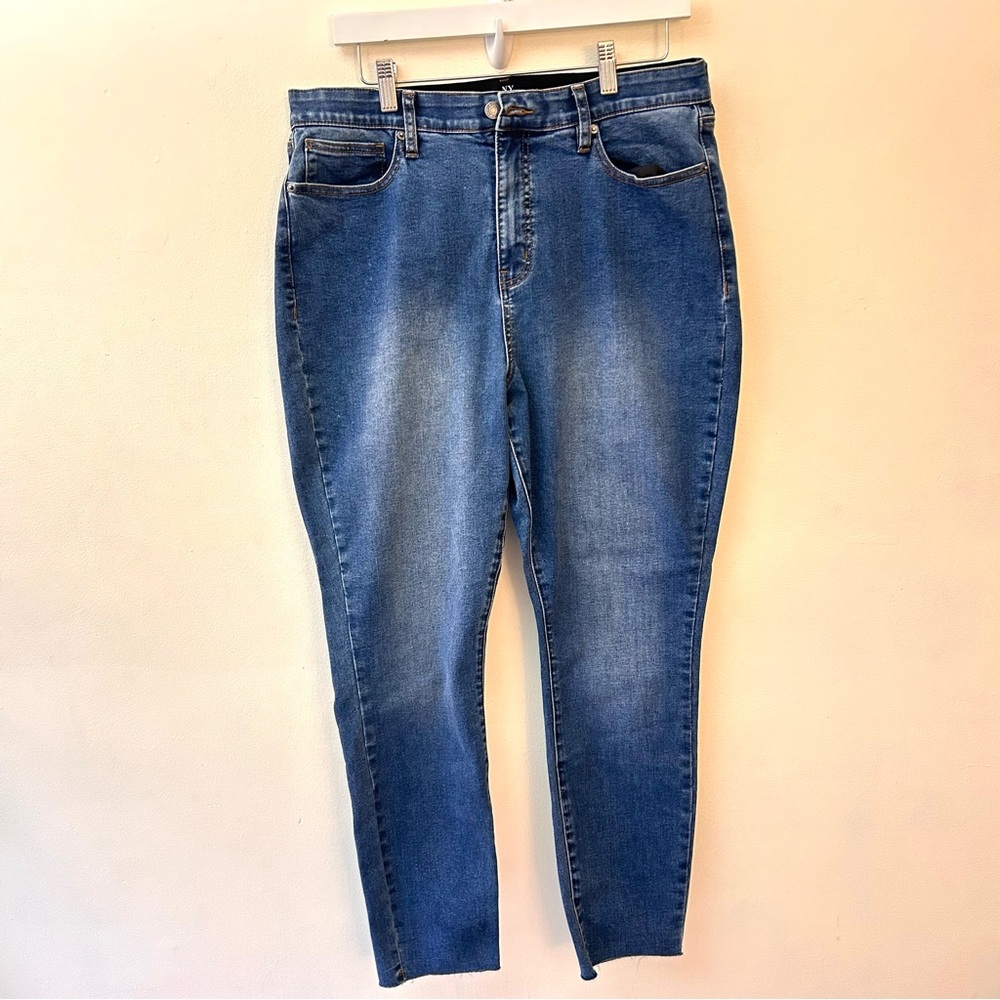 NY&Co Ultra High Waist skinny ankle jeans curvy collection with raw hem size 16